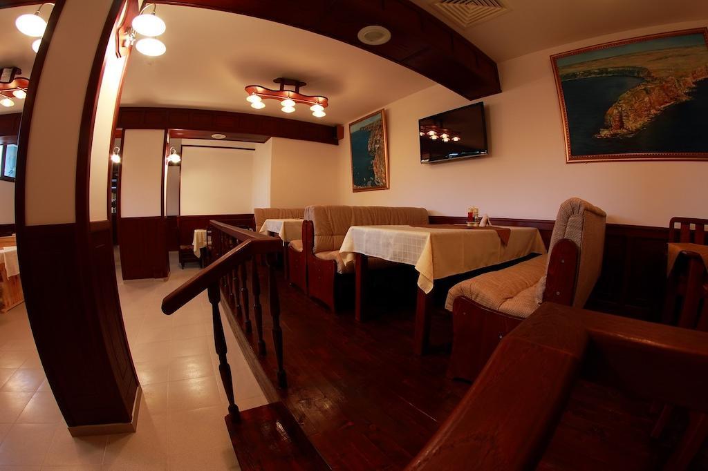 Hotel Akre Каварна Экстерьер фото