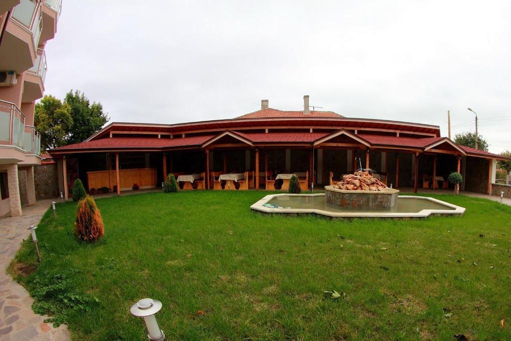 Hotel Akre Каварна Экстерьер фото