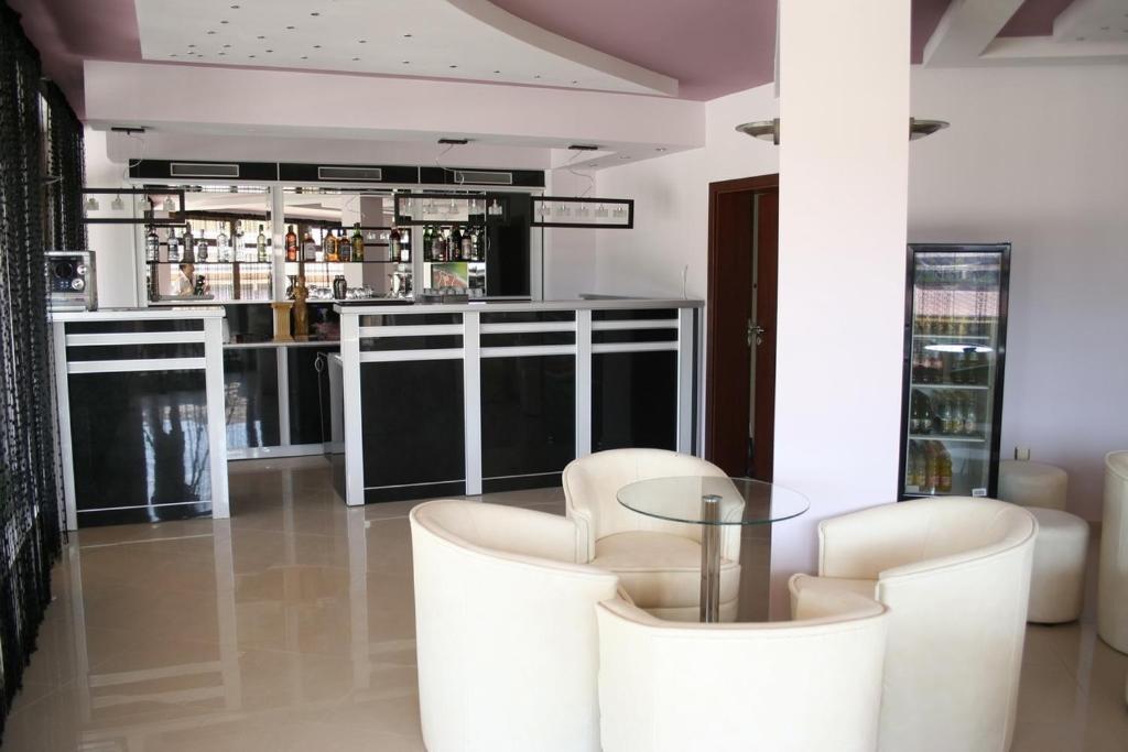 Hotel Akre Каварна Экстерьер фото