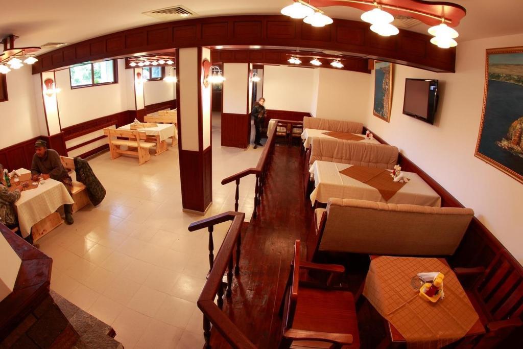 Hotel Akre Каварна Экстерьер фото